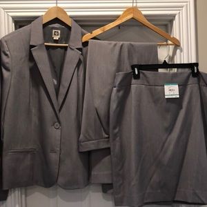 Ann Klein 3 pc women’s suit. Gray